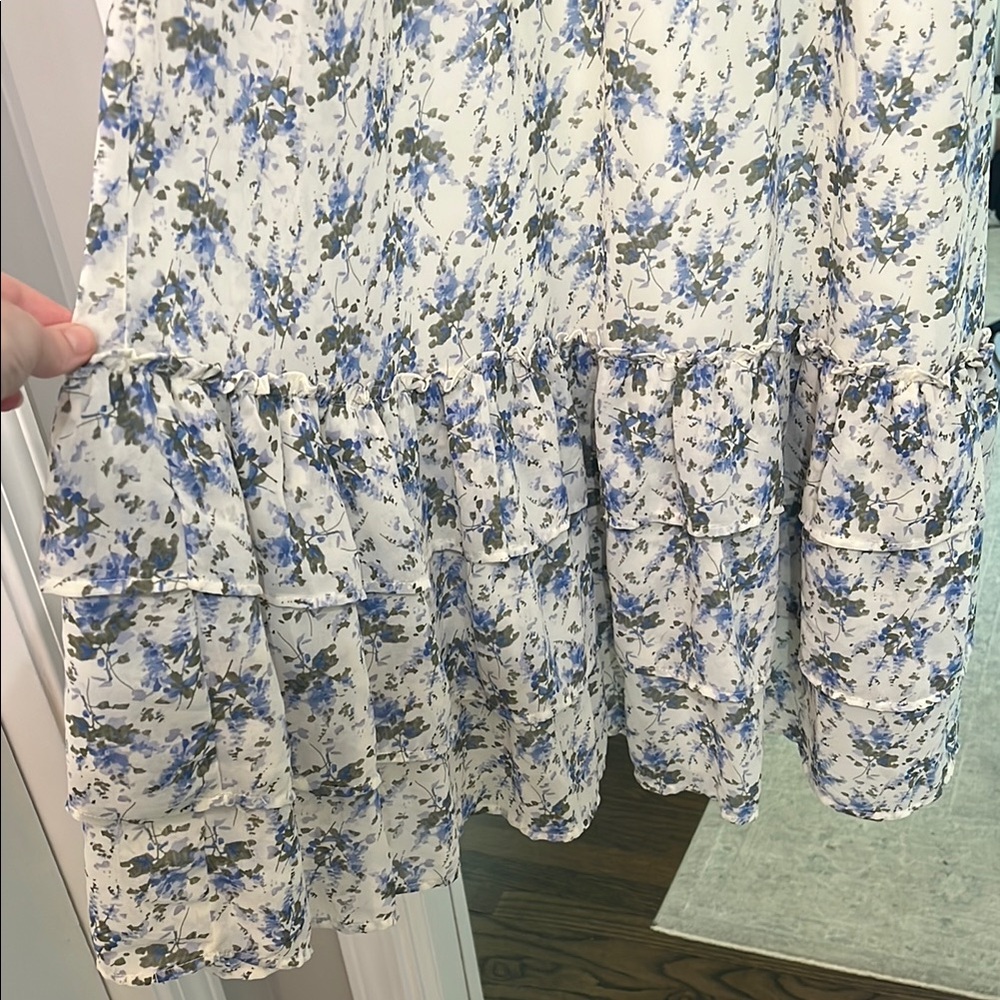 Floral Blue and White Midi Dress - Picture 5 of 9